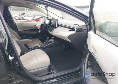 2021 Toyota Corolla Le z USA, uszkodzony, nr VIN JTDEPMAE4MJ136506